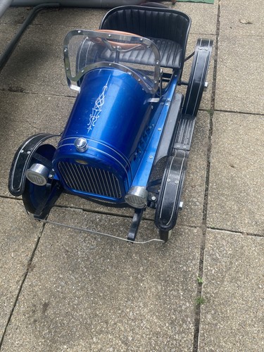 Childs metal pedal car - childs, looks