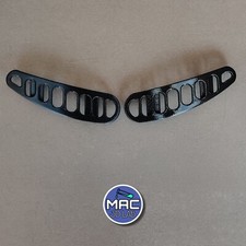 Pair of front shield grilles