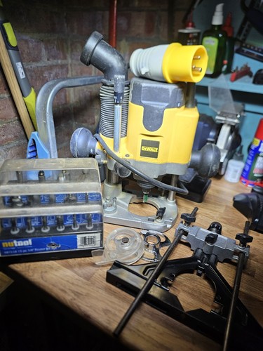 Router dewalt dw621l 110v - ,
