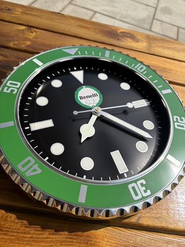 Designer wall clock 30cm round