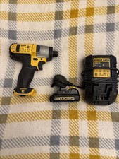 DeWalt DCF815 10.8v Impact Driver with 1,5Ah Battery and Charger.