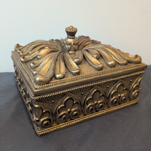 Rococo style trinket box - style,