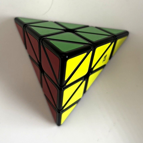 Pyraminx style pyramid - style, twist