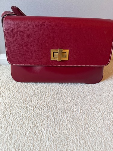 Emirates cabin crew red