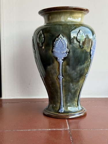 Royal doulton vase - royal,