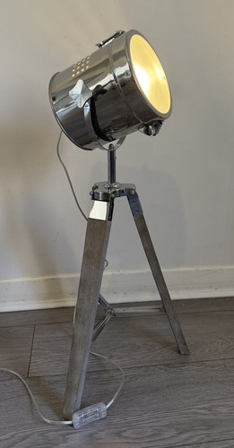 The range spot - the, tripod