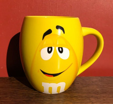 M&M'S WORLD LARGE YELLOW BARREL MUG 2015 'COMPLETELY NUTS' WRITTEN ON INSIDE