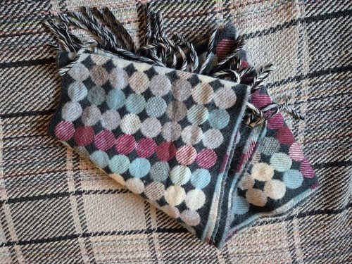 Rectangular scarf with dot - with,