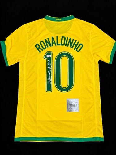 Ronaldinho signed brazil 10 - signed,