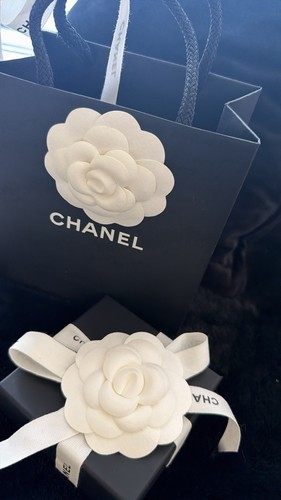 Chanel gold tone brooch - gold,