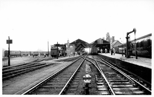 1954 louth train - train, station