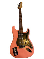 Squier Stratocaster Hot Pink