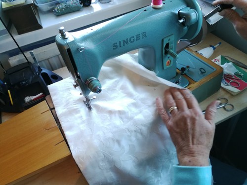 Blue singer model - singer, 285k