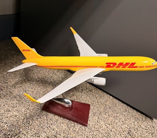 200 dhl model airplane - model, w
