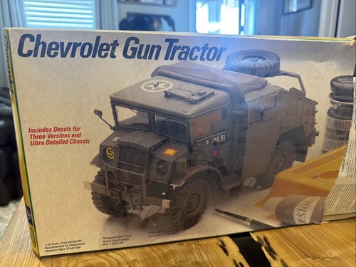 Testors chevrolet gun tractor - testors,