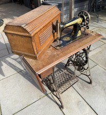 Vintage SINGER Sewing Machine