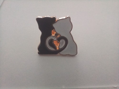 Cats pair gold tone lapel - lapel, pin