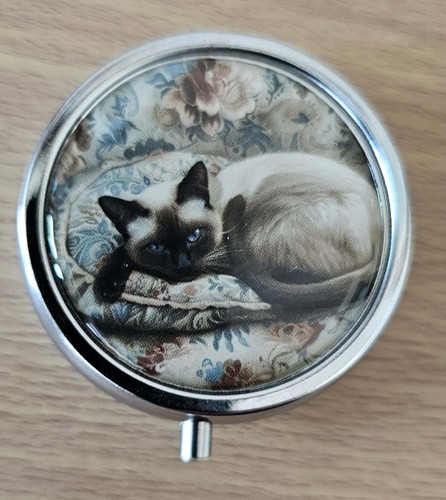 Beautiful siamese round pill - beautiful,