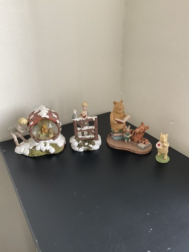 Winnie the pooh - snow, globe
