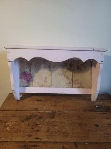 Shabby chic wooden scalloped - shabby,