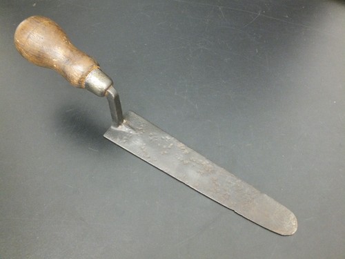 Small vintage gauging trowel - small,