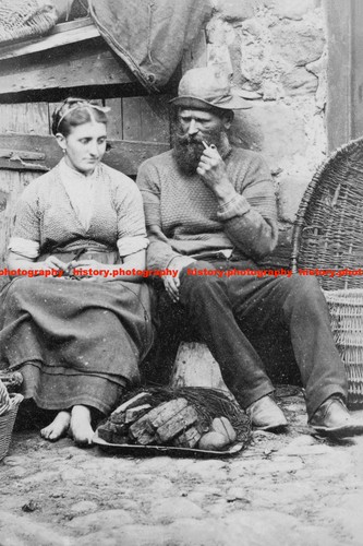 F014080 fisherman and woman - f014080,