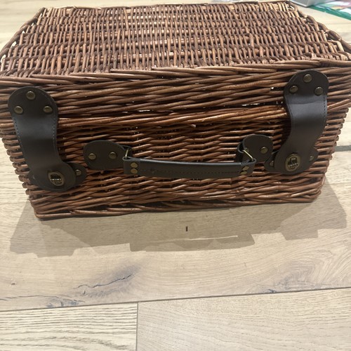 Vintage wicker picnic - vintage,