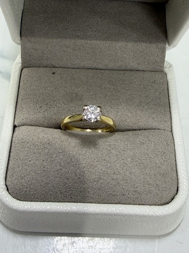 Solitaire diamond ring - diamond, 18