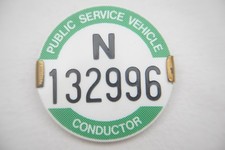 1970s London Transport Bus Conductors Badge Public Service Vehicle PSV N 132996
