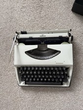 Vintage ADLER Contessa Deluxe Manual Typewriter With Case