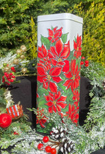 Churchills poinsettia biscuit - churchills,
