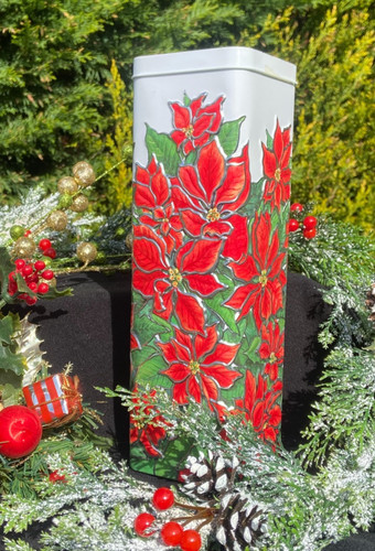 Churchills poinsettia biscuit - churchills,