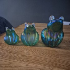SUPER RARE SET OF 3 JOHN DITCHFIELD GLASFORM, GRADUATED IRIDESCENT GLASS FROGS.