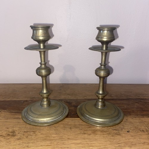 Pair small solid - of,