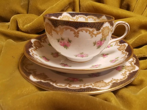 Pretty vintage trio crown - vintage,