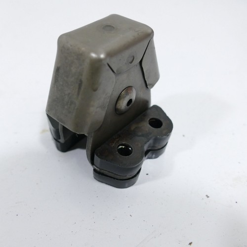 Suzuki 750 camshaft bracket - camshaft,