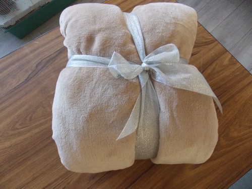 Hooded snuggle throw by - ,
