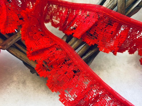 Red gathered frilled lace trim - red,