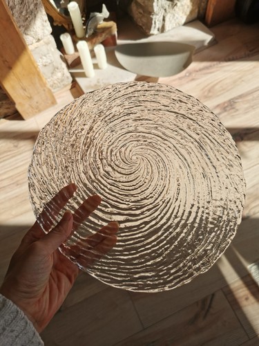 Glass water swirl plate
