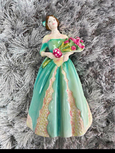 Ceramic woman figurine - woman, royal