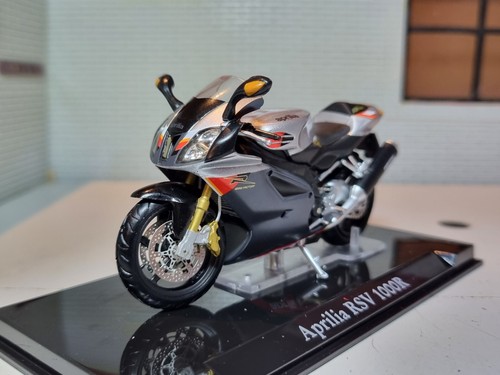 Aprilia rsv 1000r silver - rsv,