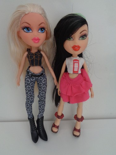 Bratz dolls bundle - bratz,