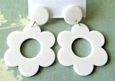 New mod / 60s white daisy