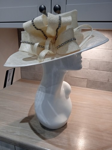 Bnwt label cream formal hat - bnwt,