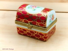 Treasure Chest Red White Gold