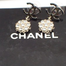 CHANEL CC Logo Round