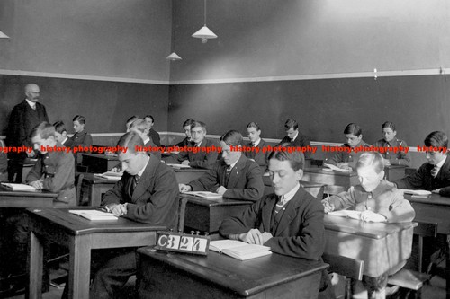 F014062 c324 class room - class,