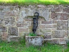 Photo 6x4 Old water pump at
