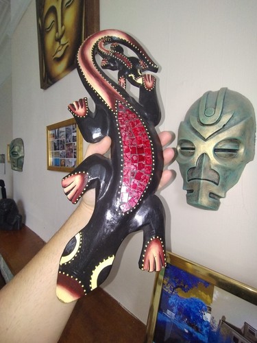 Carved wood dot - dot, gecko