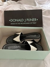 Donald J Pliner  Wedge Slip
